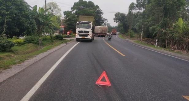 2名司機(jī)受傷！大貨車彎道未減速靠右行駛與北海一大型汽車相撞！